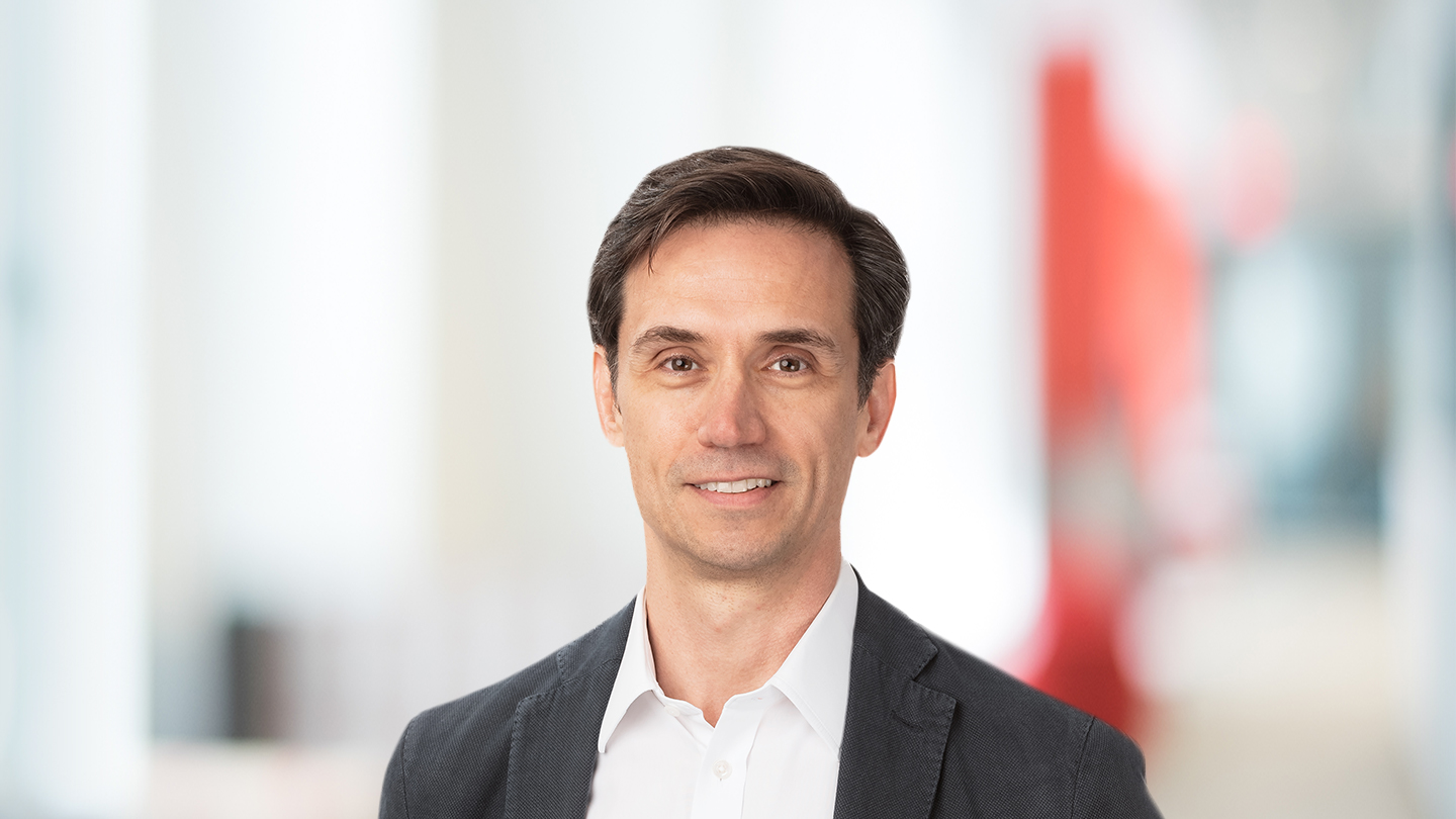 Headshot of Eduardo Roma